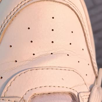 Pull Bear Markasından Aldığım Ayakkabımın Önü Ve Kenarları Deforme Oldu.