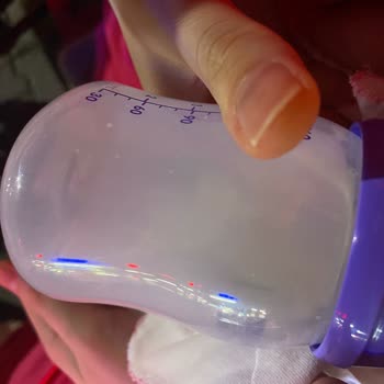 Hipp Mamanın İçinde Farklı Cisim