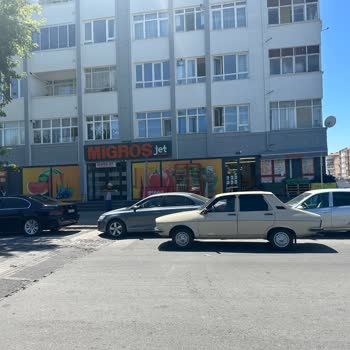 Migros Mal Kabule Gelen Kamyonet, Park Halindeki Aracıma Çarptı