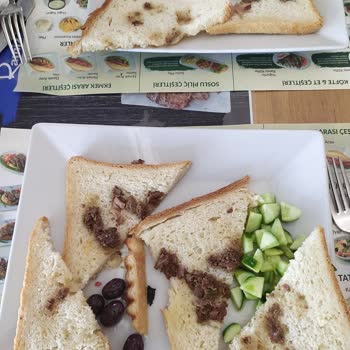 Köfteci Ramiz' De Boş Tost Ekmeği 100 Lira