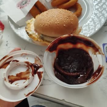 Saloon Burger 'den Eksik Ürün Geldi, Sufle Aldım Ama Alakası Yok