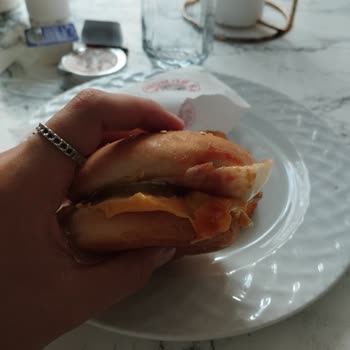 Saloon Burger 'den Eksik Ürün Geldi, Sufle Aldım Ama Alakası Yok