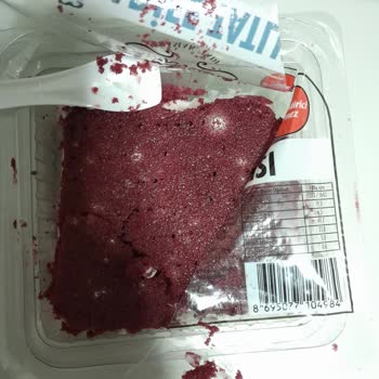 BİM'den Aldığım Kadife Tatlısının Çürümüş Çıkması