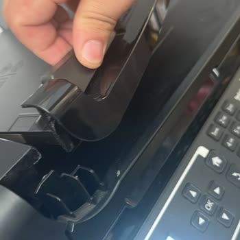 Epson Servise Gönderdiğim Yazıcımı Kırıp Bana Gönderdiler.