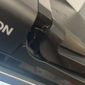 Epson Servise Gönderdiğim Yazıcımı Kırıp Bana Gönderdiler.