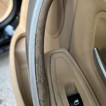 BMW F30 Kapı Tutma Yerleri