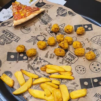 Domino's Pizza Patates Ve Tavuk Topu Tepside Geldi Çalışanlar Efe Gibi