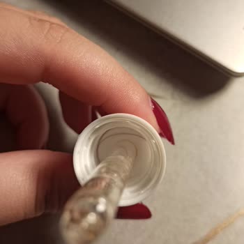 SHE Vec Serum Şişesinde Kıl Var Ve Çıkmıyor