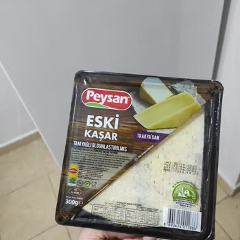 Peysan Marka Eski Kaşar Peyniri Paketli Halde Küflenmiş