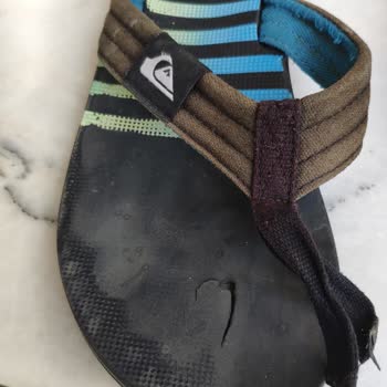 Quicksilver Parmak Arası Terlik Deforme Oldu