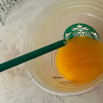 Starbucks Coffee Kurt Çıktı Portakal Suyundan