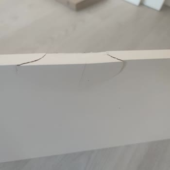 Ikea.com Pişmanlıktır, Hasarlı Hemnes 1 Aydır Değişim Yapılamadı.