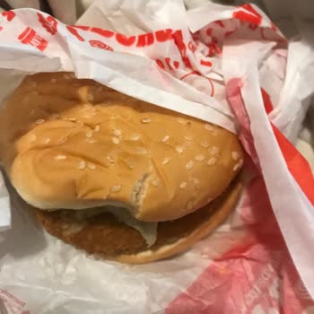 Burger King Zümrütevler Şubesi Bayat Ürünler Gönderiyor!