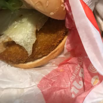 Burger King Zümrütevler Şubesi Bayat Ürünler Gönderiyor!