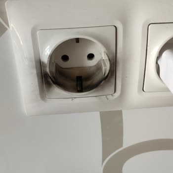 iPhone Şarj Adaptörü Patladı.