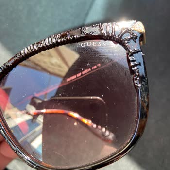 Guess Güneş Gözlüğüm Güneşten Kavladı