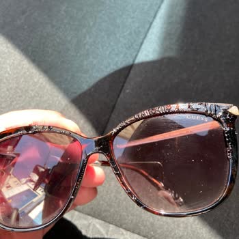 Guess Güneş Gözlüğüm Güneşten Kavladı