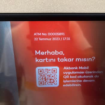 Akbank ATM'sinde Param Kaldı