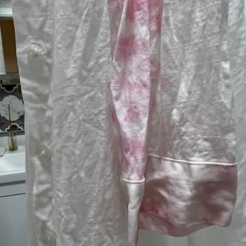 LCW Dream Marka Beyaz Gömleğin Çamaşır Suyuyla Yıkanınca Pembeleşmesi