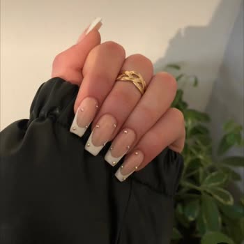 Viktoriya Erden Manikür Studio (instanailstudio)'da Protez Tırnak Faciası!