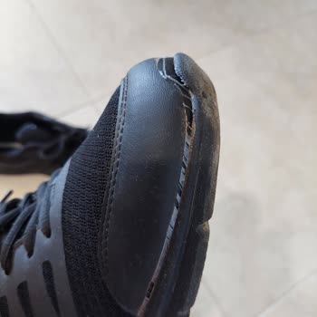 Hummel Ayakkabımın Yapışkanları Açıldı