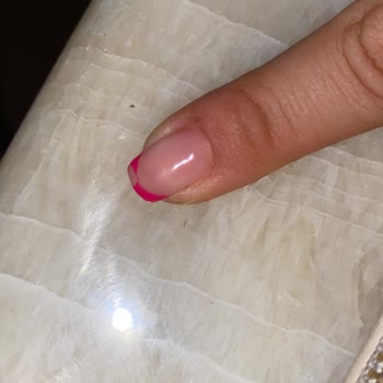 Emsal Doğan Güzellik Ve Tırnak Merkezi 12 Saat Bile Olmadan Çıkan Kalıcı Oje!