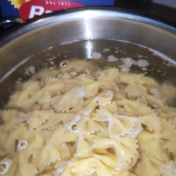 Barilla Kelebek Makarnasından Küçük Küçük Böcekler Çıktı!