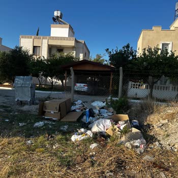 Arsuz Belediyesi Çöp Toplama Görevini Yerine Getirmiyor