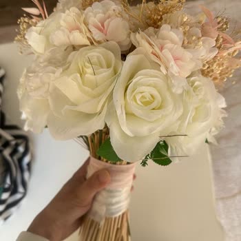 Cicekli.hikayeler (Instagram) Cicekli. Hikayeler Görseldeki İle Bire Bir Aynı Çiçek Gelmedi