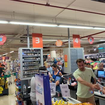 Üsküdar Nevçarşı Migros Kasa Kuyruğu Ve Azar