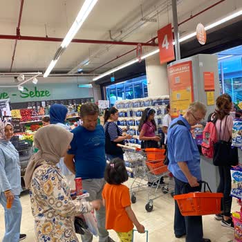 Üsküdar Nevçarşı Migros Kasa Kuyruğu Ve Azar