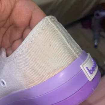 Benetton Marka Converse Temizledikten Sonra Turunculaştı