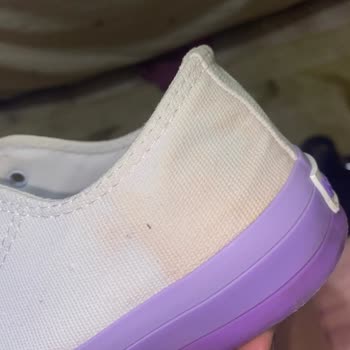 Benetton Marka Converse Temizledikten Sonra Turunculaştı