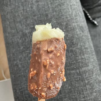Magnum Mini Badem Dondurması Bozuk Geldi