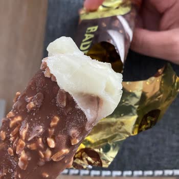 Magnum Mini Badem Dondurması Bozuk Geldi