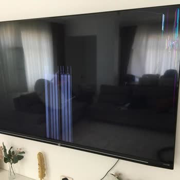 Beko Crystal Pro 65inç Ekranın İçeriden Kırılması Problemi