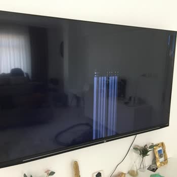 Beko Crystal Pro 65inç Ekranın İçeriden Kırılması Problemi