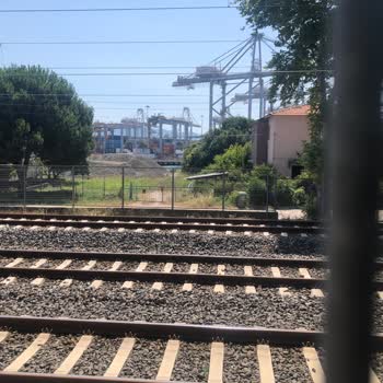 Ulaştırma ve Altyapı Bakanlığı TCDD Yol Tadilatı Taşlarının Arsama Dökülmesi