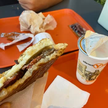 Köfteci Yusuf Tostların İçi Pişmemiş Halde Geldi