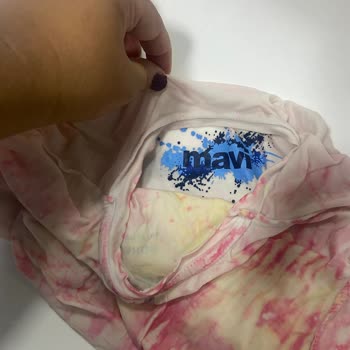 Mavi T-shirt Pembeye Dönüştü