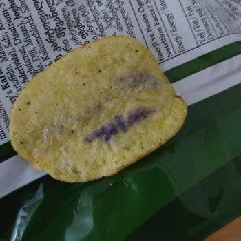 Lays Paketinden Mavi Cips Çıktı!