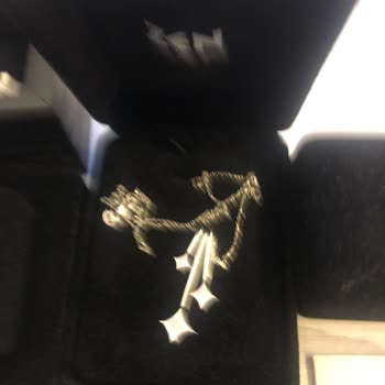 Zen Pırlanta Üretim Hatası Sebebiyle Küpe Gece Uyurken İkiye Ayrıldı