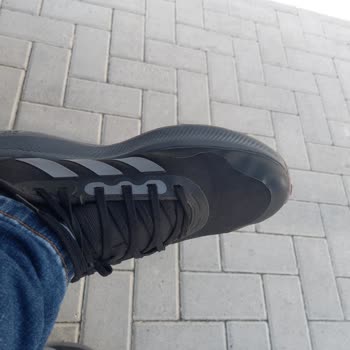 Adidas Malinin Arkasında Durmuyor