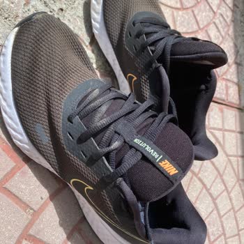 Nike Ayakkabı Renk Attı