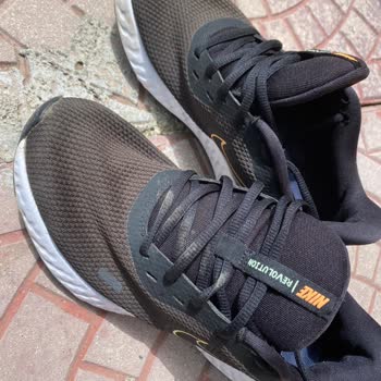 Nike Ayakkabı Renk Attı