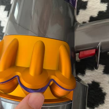 Dyson V15 Mor Kısım Soyulması