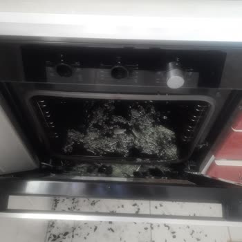 Simfer Fırın Camı Patladı!