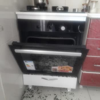 Simfer Fırın Camı Patladı!