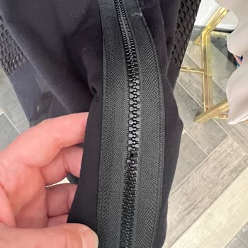 Hürmüz Butik Bozulmuş Feraceyi Kabul Etmeyip Ürünün Arkasında Durmuyor