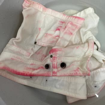 Domestos Beyaz Şortum Pembe Oldu!